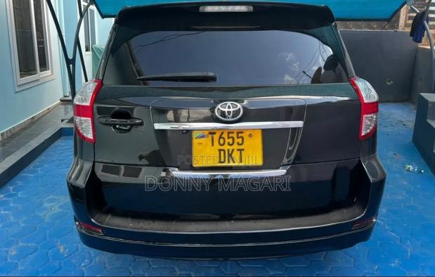Toyota Vanguard 2011 Black