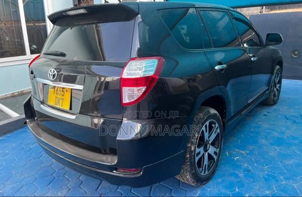 Toyota Vanguard 2011 Black