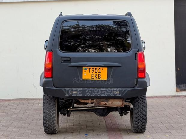 Suzuki Jimny 2000 Black