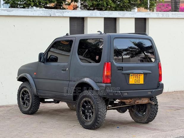 Suzuki Jimny 2000 Black