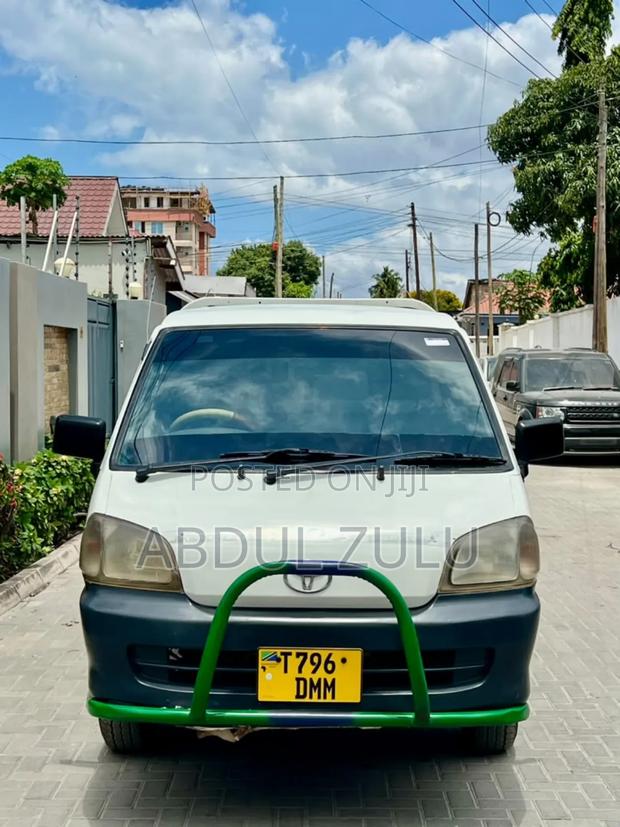 Toyota TownAce 2003 White