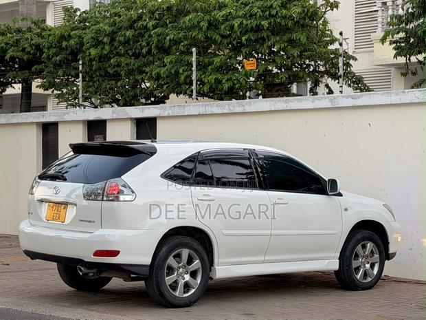 Toyota Harrier 2005 White