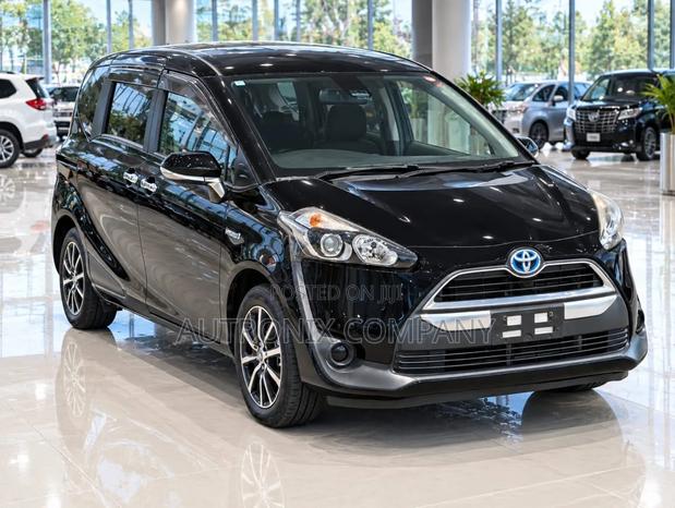 Toyota Sienta 1.5 Hybrid FWD 2016 Black