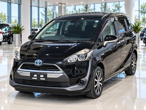 Toyota Sienta 1.5 Hybrid FWD 2016 Black