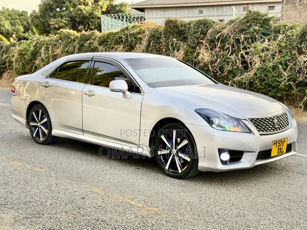 Toyota Crown 2010 Silver