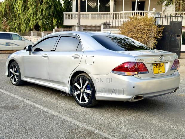 Toyota Crown 2010 Silver