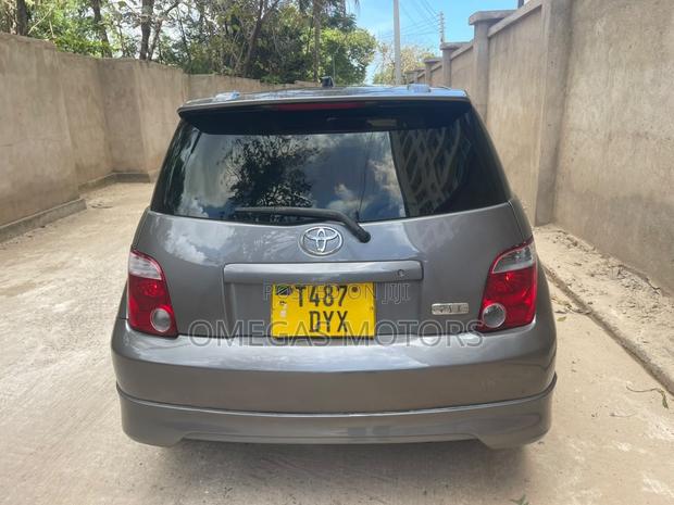 Toyota IST 2004 Gray