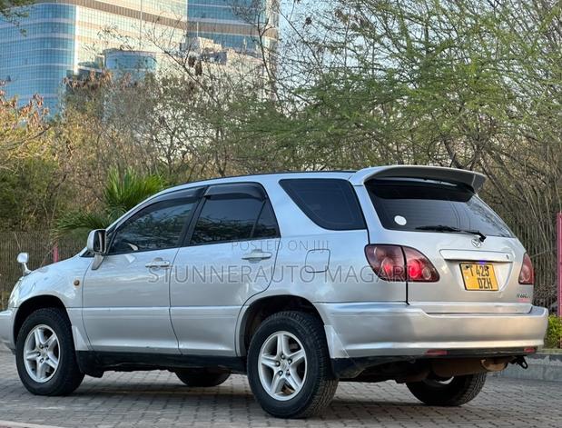 Toyota Harrier 2002 Silver