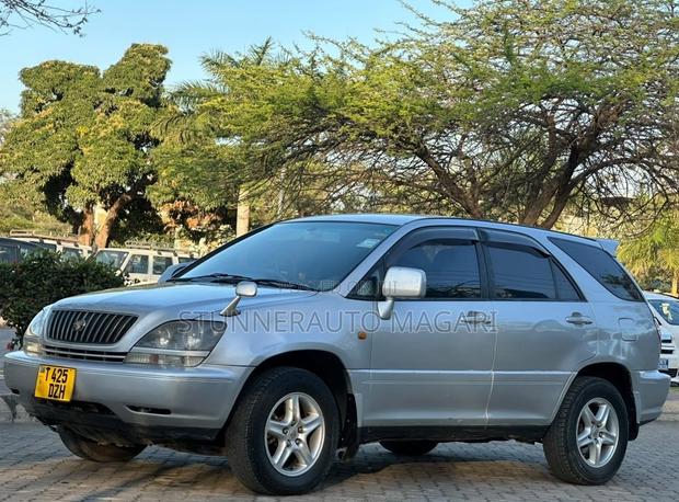 Toyota Harrier 2002 Silver