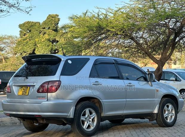 Toyota Harrier 2002 Silver