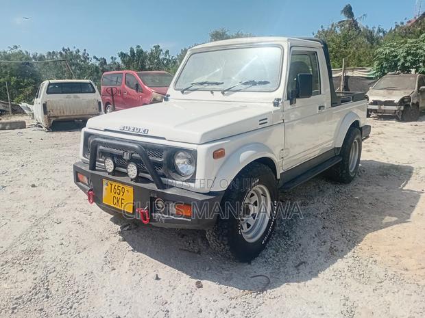 Suzuki Samurai Long 1999 White
