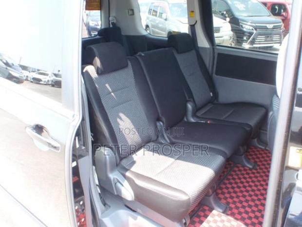 Toyota Noah 2.0 143hp AWD (8 Seater) 2008 White