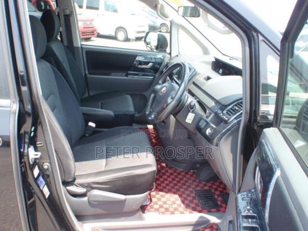 Toyota Noah 2.0 143hp AWD (8 Seater) 2008 White