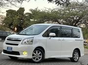 Toyota Noah 2010 White for sale