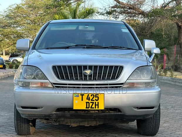 Toyota Harrier 2000 Silver