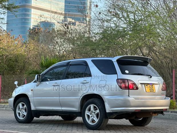 Toyota Harrier 2000 Silver