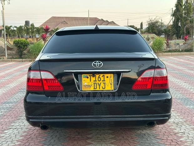 Toyota Crown 2006 Black