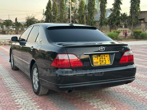 Toyota Crown 2006 Black