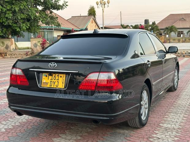 Toyota Crown 2006 Black