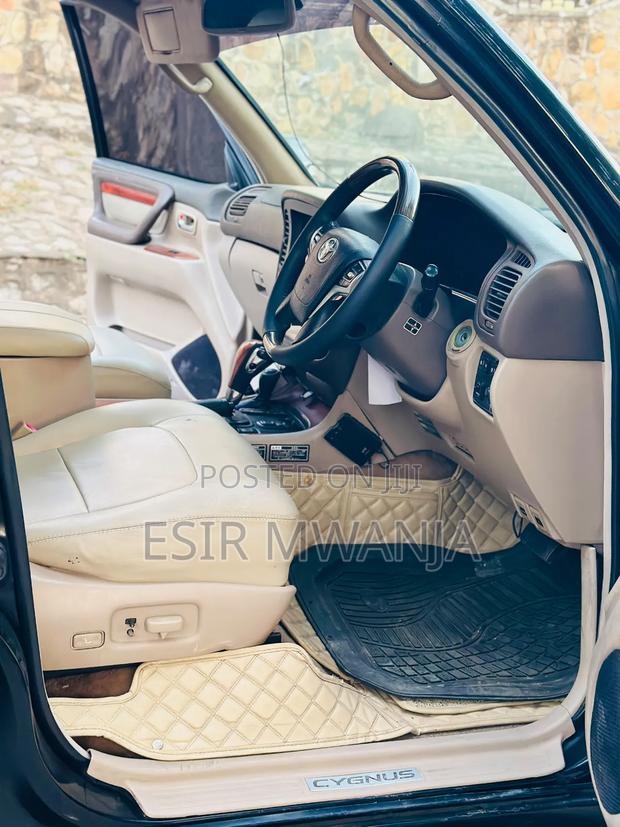 Toyota Land Cruiser 2000 Black
