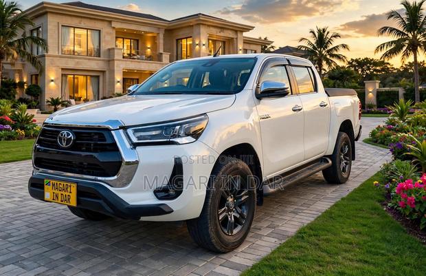 Toyota Hilux 2022 White