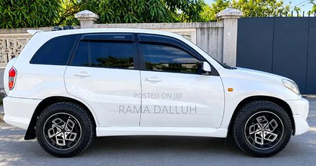 Toyota RAV4 2001 White