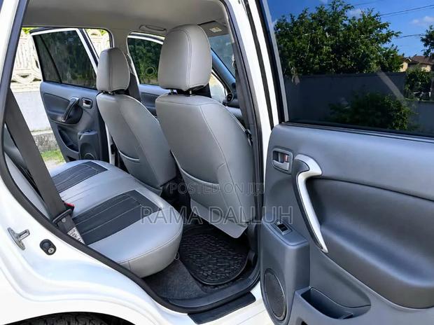 Toyota RAV4 2001 White