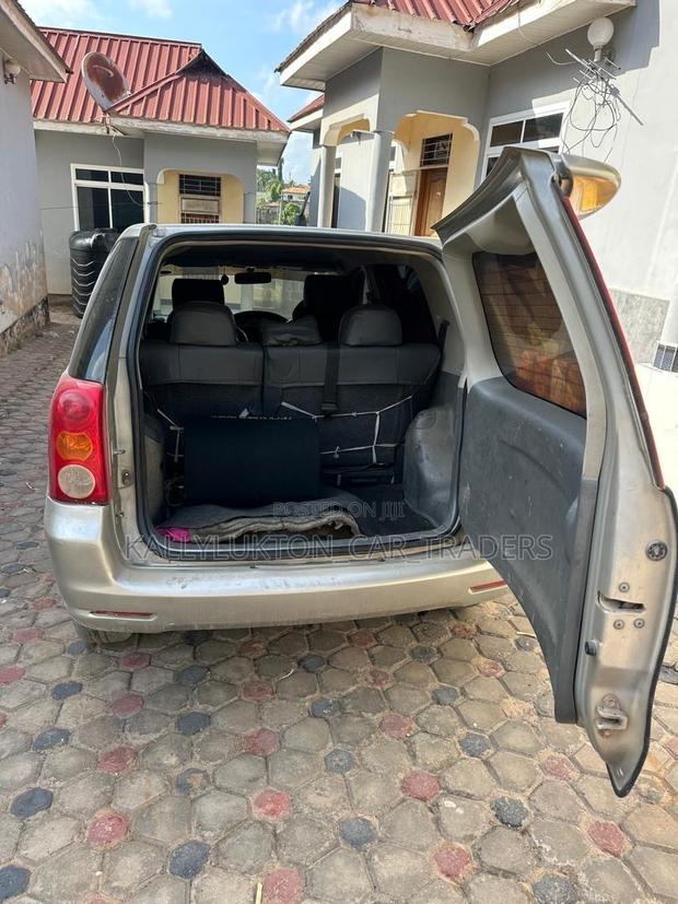Toyota Raum 2007 Gold