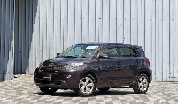 Toyota IST 2007 Burgundy