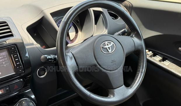 Toyota IST 2007 Burgundy