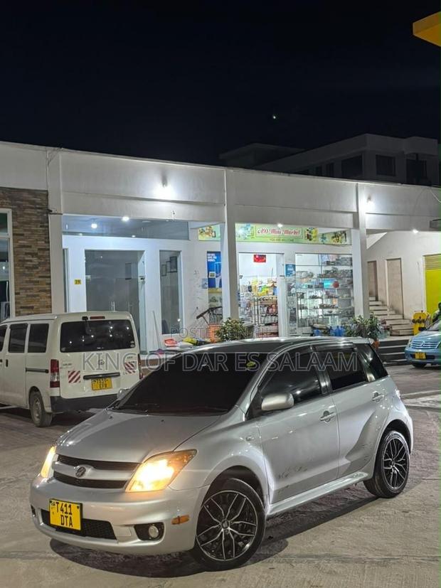 Toyota IST 2005 Silver