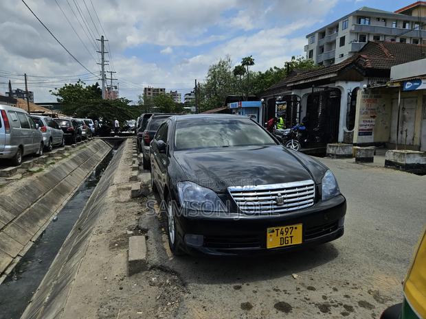 Toyota Crown Royale 2005 Black