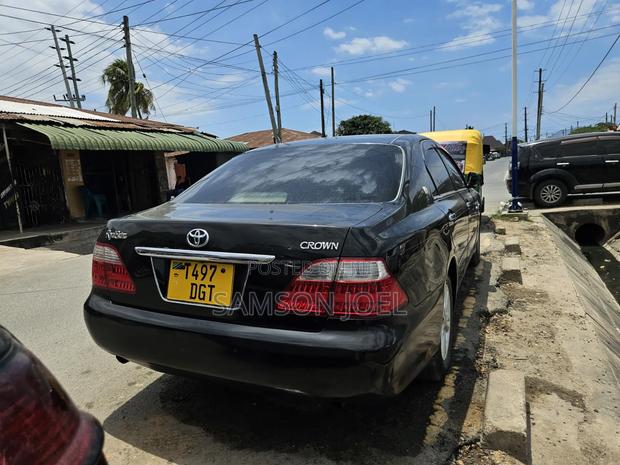 Toyota Crown Royale 2005 Black