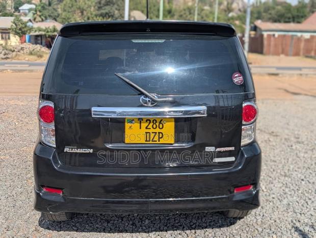 Toyota Corolla Rumion 2008 Black