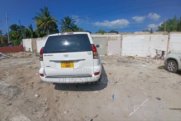 Toyota Land Cruiser Prado 2005 White