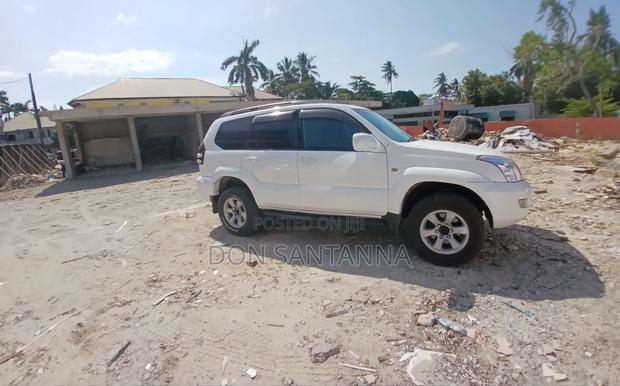 Toyota Land Cruiser Prado 2005 White