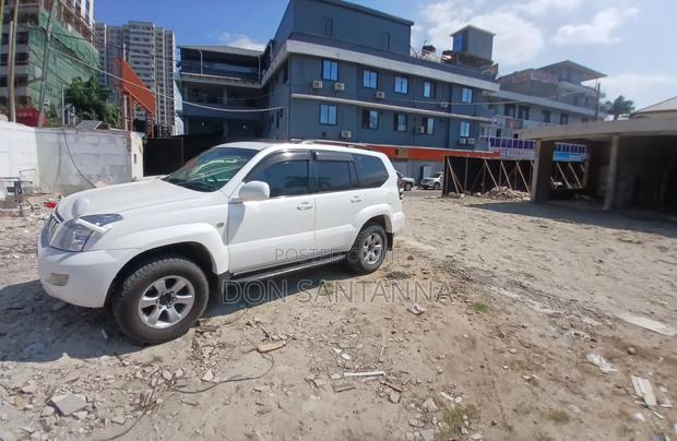 Toyota Land Cruiser Prado 2005 White