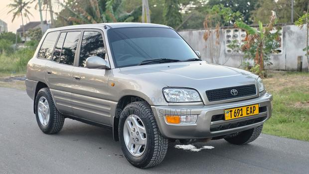 Toyota RAV4 Base 4x4 1999 Gray
