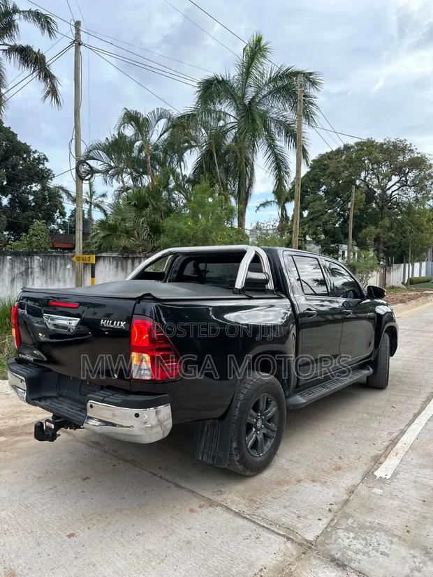 Toyota Hilux Revo Double Cab Deisel 2.8 AWD 2021 Black