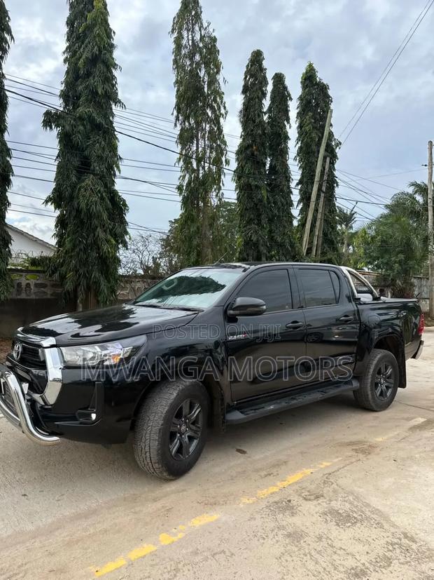 Toyota Hilux Revo Double Cab Deisel 2.8 AWD 2021 Black