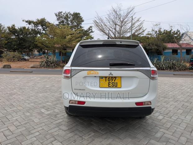 Mitsubishi Outlander 2015 White