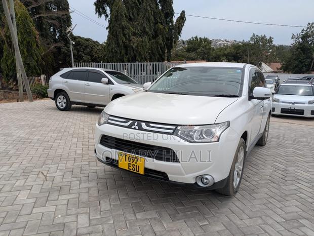 Mitsubishi Outlander 2015 White