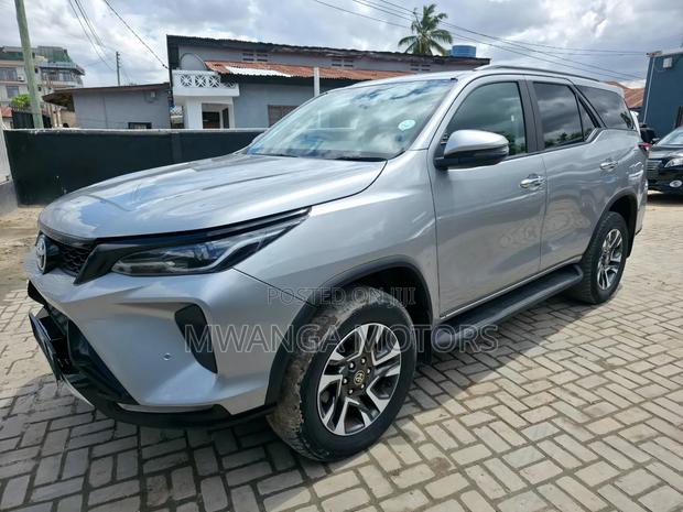 Toyota Fortuner 2.8 D AWD 2024 Silver