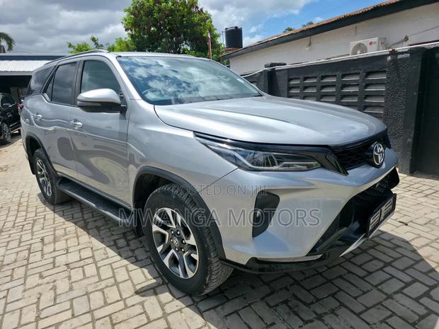 Toyota Fortuner 2.8 D AWD 2024 Silver