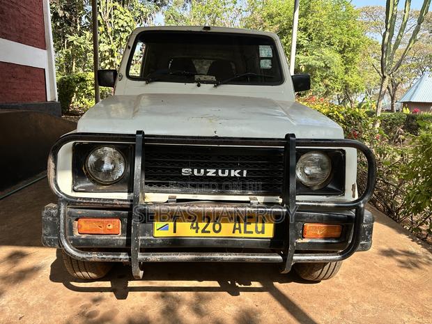 Suzuki Samurai 1989 White