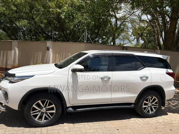 Toyota Fortuner 2.8 D AWD 2020 White