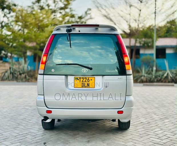 Toyota Noah 2001 Silver