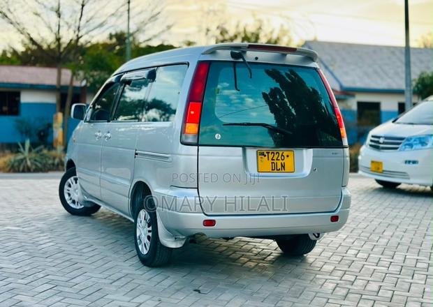 Toyota Noah 2001 Silver