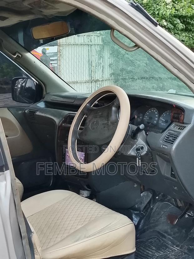 Toyota Noah 2001 Silver