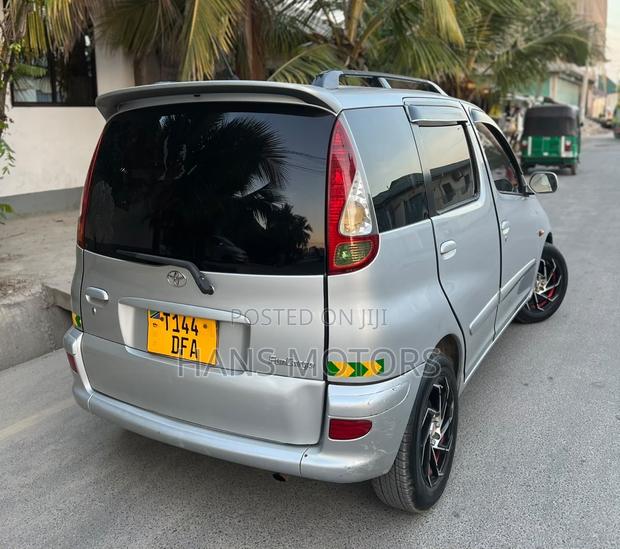 Toyota Fun Cargo 2004 Silver
